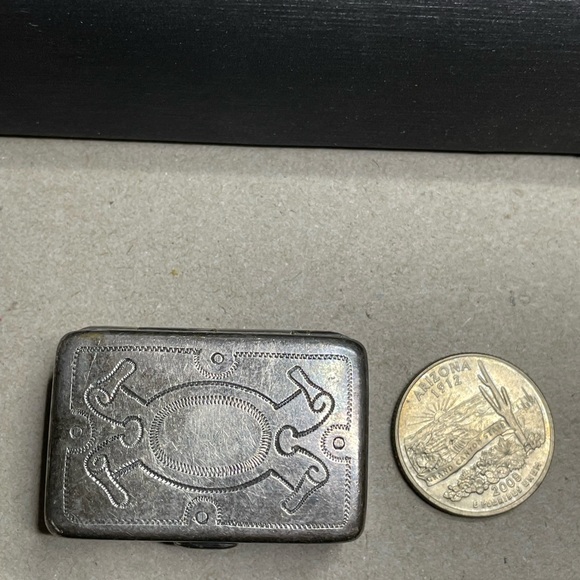 Antique Sterling Pill Box Scroll Center Early 1900’s. - Picture 9 of 11